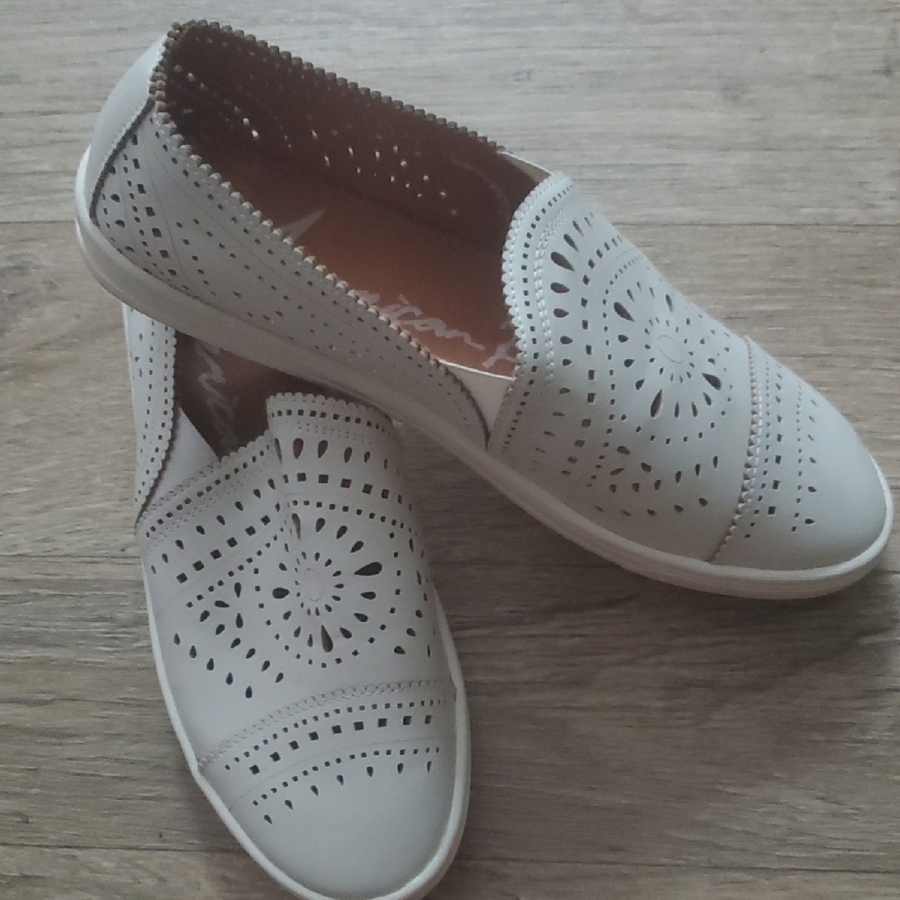 American Rag Shannen Slip-On Sneakers Beautiful Womens Off White Eyelet Shoe New